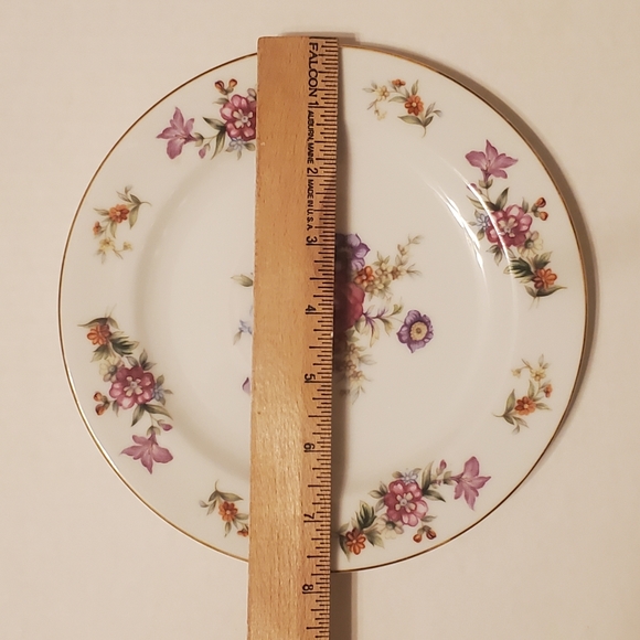 Harmony House Dresdania Plates - Picture 14 of 16